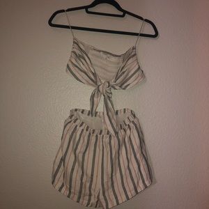 Strapless tie knot bandeau &high wasted shorts set